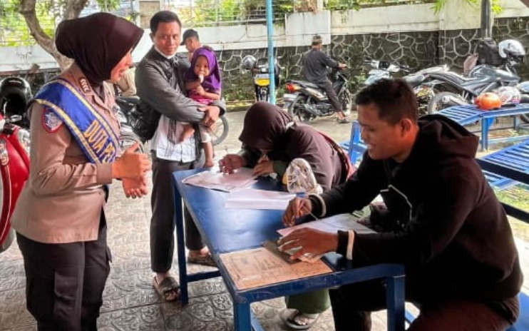 Polantas Menyapa: Duta Pelayanan Samsat Kota Semarang III Bantu Masyarakat dalam Proses Cek Fisik Ke IMG_20260123_033307.jpg